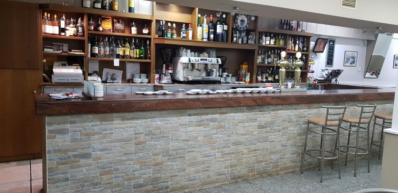 Hostal El Busto Teruel Bagian luar foto