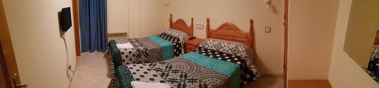Hostal El Busto Teruel Bagian luar foto
