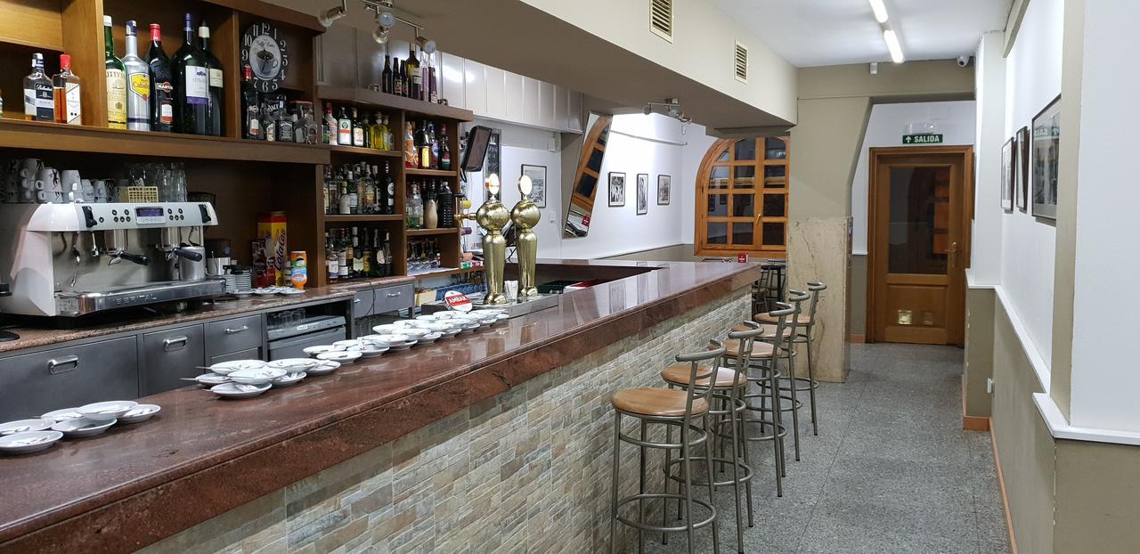 Hostal El Busto Teruel Bagian luar foto