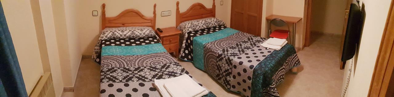Hostal El Busto Teruel Bagian luar foto